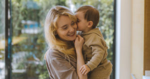 Frasi famose sulla mamma (non solo per la sua festa)