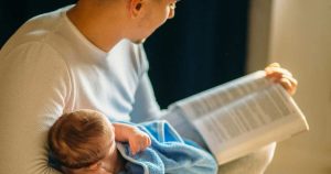 Leggere con i neonati: come trasformare la lettura in un momento speciale